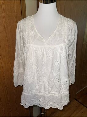 Women's White Eyelet V-Neck Peasant Blouse